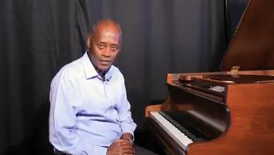 Coronavirus. Pianista etiope suona per Italia: Siamo con voi