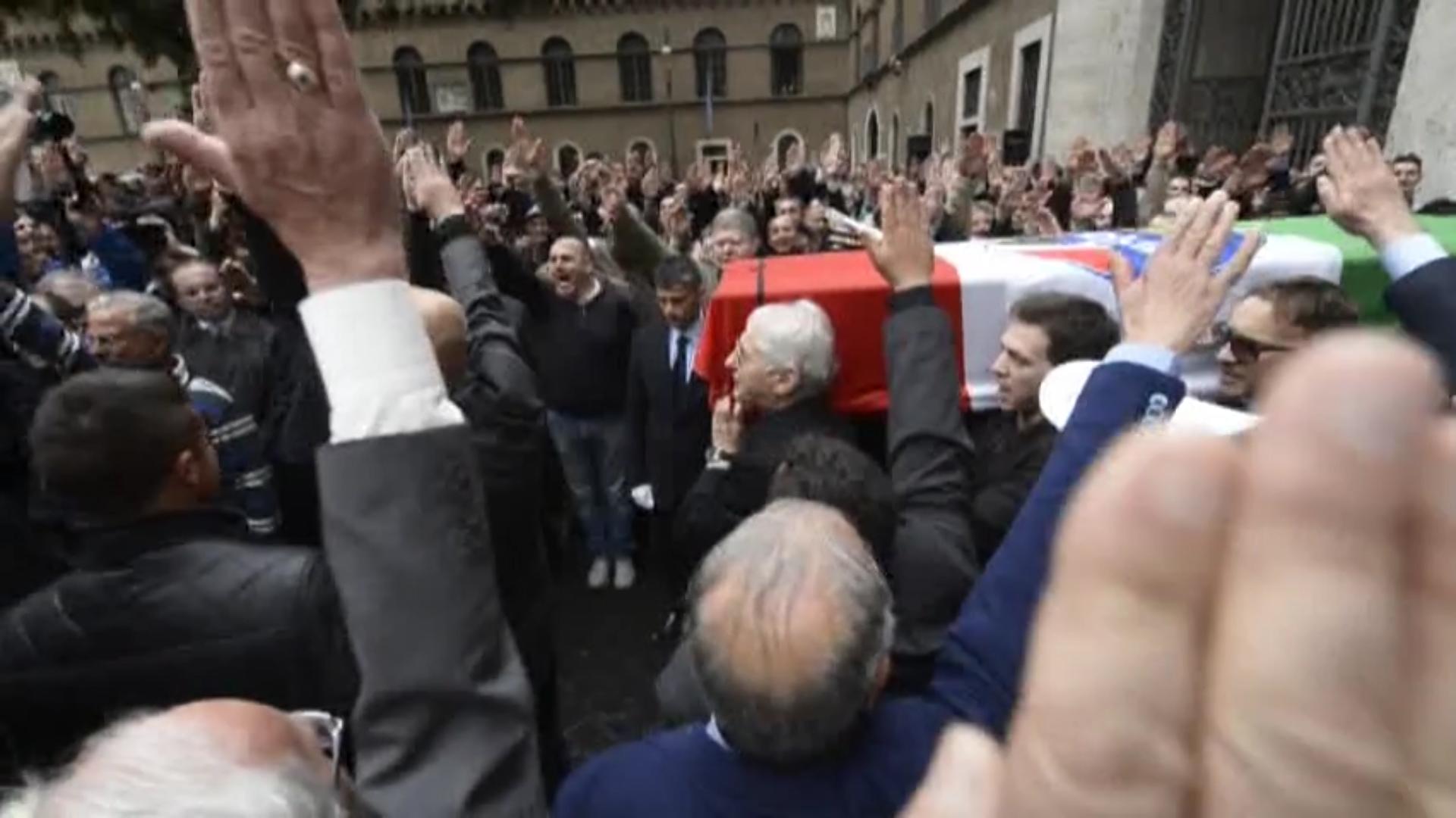 Buontempo, croci celtiche e saluto romano 