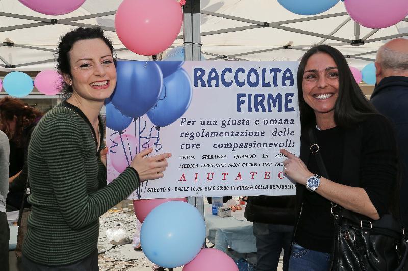 Genitori in piazza per cure libere con le staminali