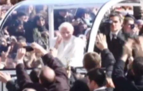 Papa, ultima udienza: Non abbandono la croce