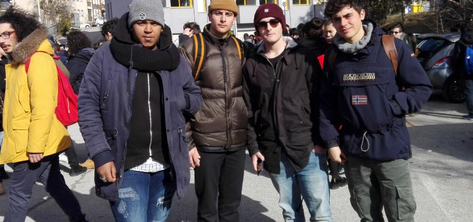Sicurezza sismica scuole: la protesta degli studenti aquilani 